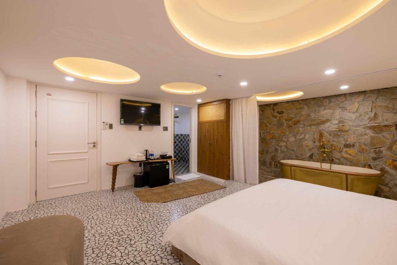 Pisces Hotel Hue Exterior foto
